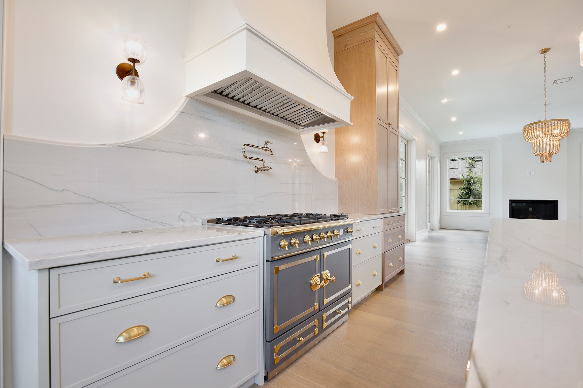 Custom residential kitchen cabinets and countertop design