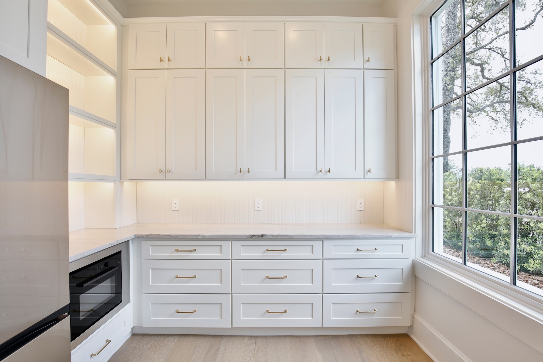 Custom residential kitchen cabinets and countertop design