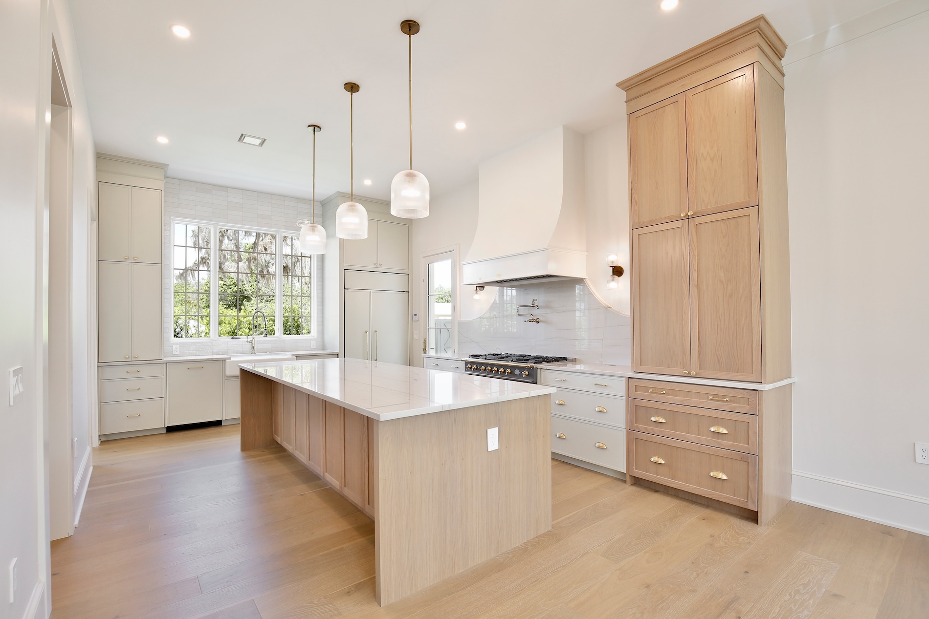 Custom residential kitchen cabinets and countertop design